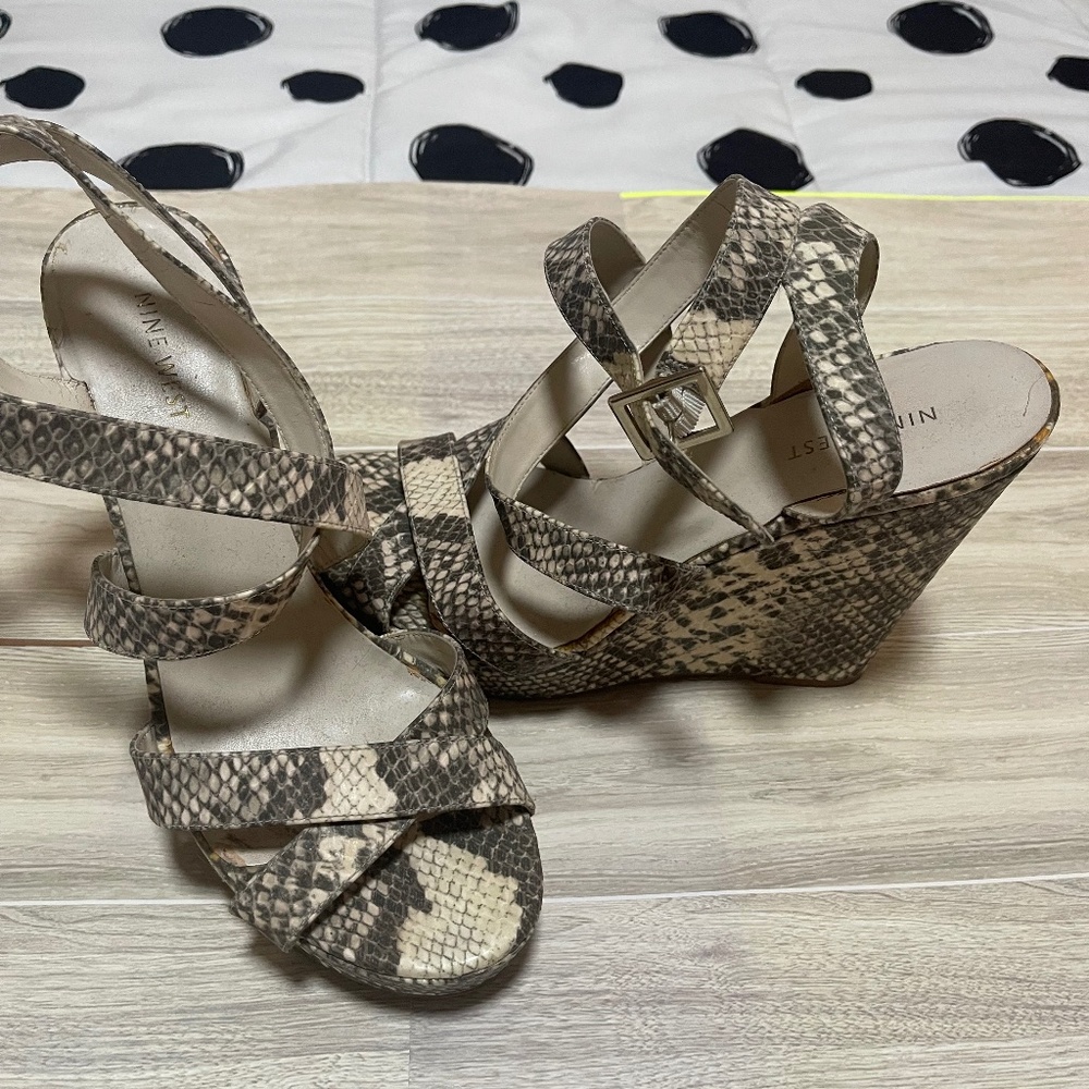 Snakeskin Strappy NineWest Platforms Size 9.5
